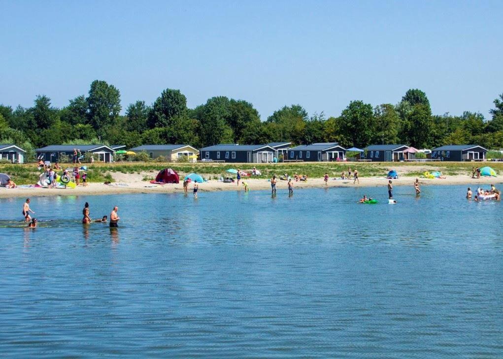 Bj Chalets - De Rug 3 - Vakantiepark Lauwersoog - Luxe Chalet Met Vaatwasser En Inloopkast! Vroege Incheck! Met Airco! Exterior foto