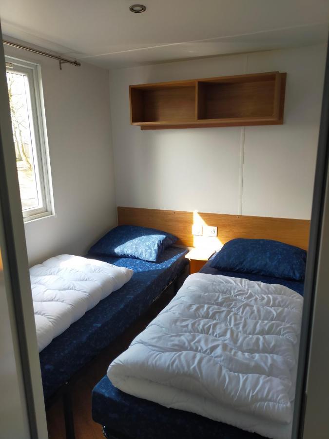 Bj Chalets - De Rug 3 - Vakantiepark Lauwersoog - Luxe Chalet Met Vaatwasser En Inloopkast! Vroege Incheck! Met Airco! Exterior foto